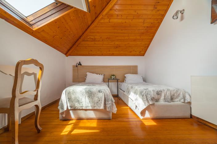 Image No.41-15 Bed Hotel for sale