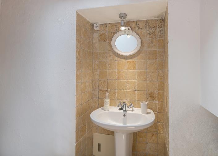 Image No.17-15 Bed Hotel for sale