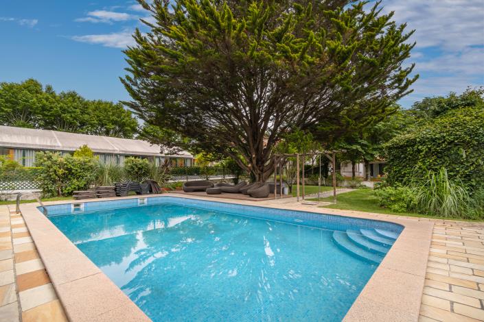 Image No.51-15 Bed Hotel for sale