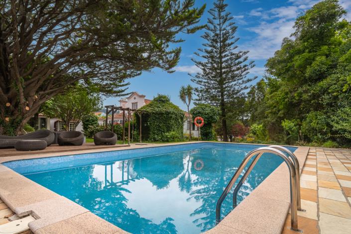 Image No.52-15 Bed Hotel for sale