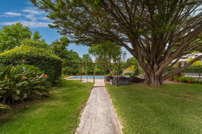 Image No.37-15 Bed Hotel for sale