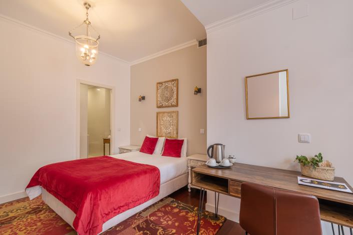 Image No.35-15 Bed Hotel for sale