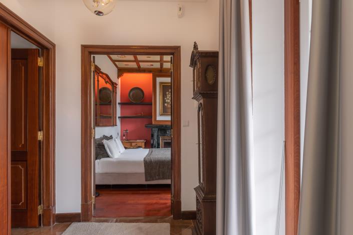 Image No.22-15 Bed Hotel for sale