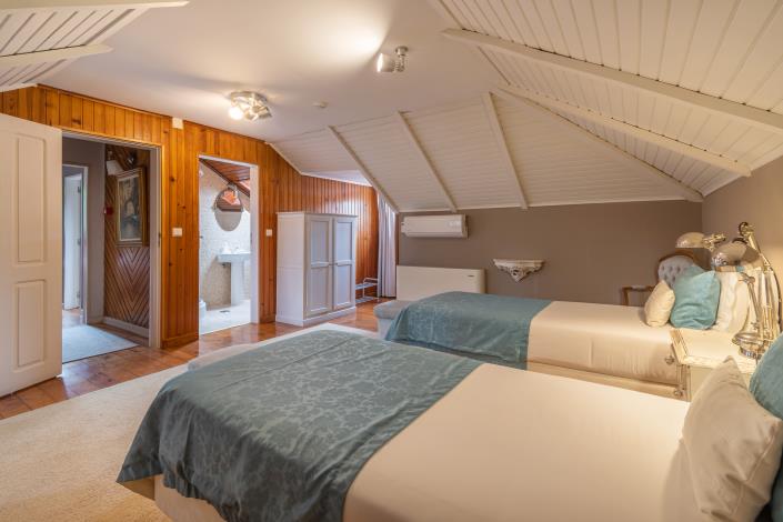 Image No.18-15 Bed Hotel for sale