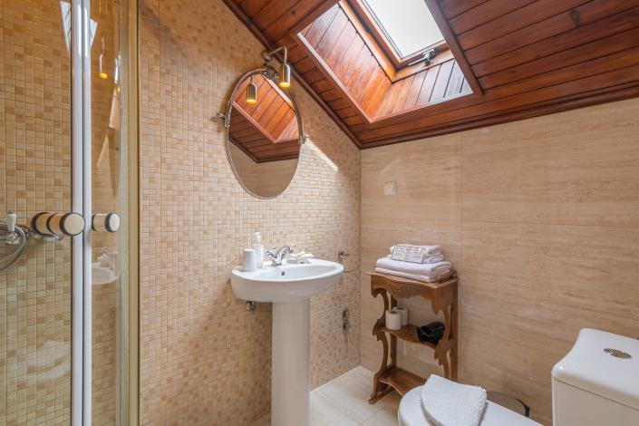 Image No.15-15 Bed Hotel for sale