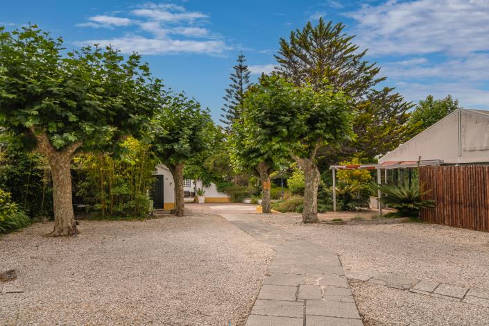 Image No.25-15 Bed Hotel for sale