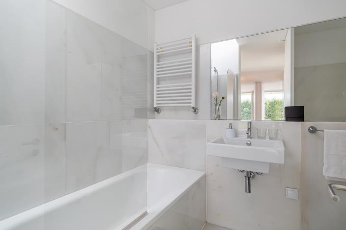 Image No.18-4 Bed House for sale