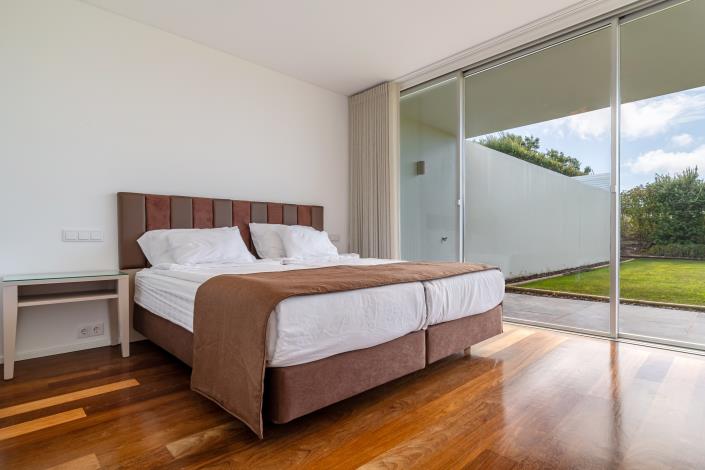 Image No.17-4 Bed House for sale