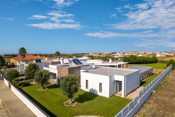 Image No.1-4 Bed House for sale