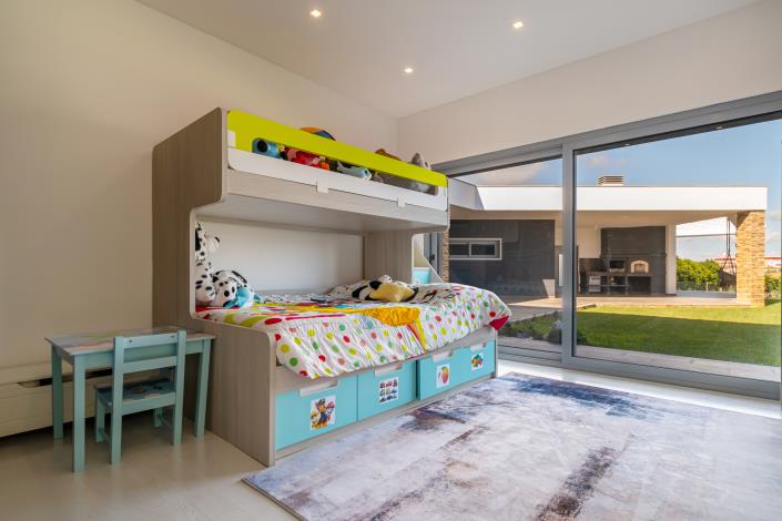 Image No.18-4 Bed House for sale