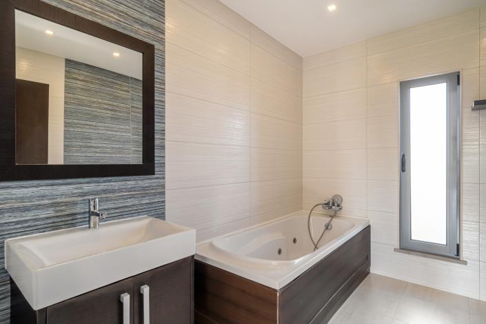 Image No.19-4 Bed House for sale