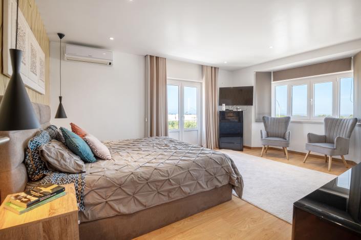 Image No.25-5 Bed House for sale