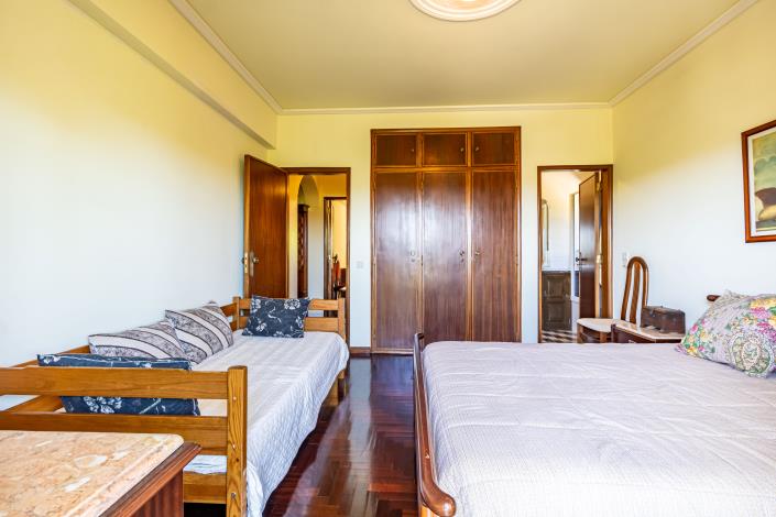 Image No.26-5 Bed Country House for sale