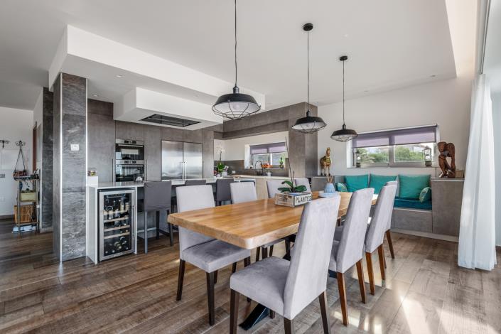 Image No.12-10 Bed Villa / Detached for sale