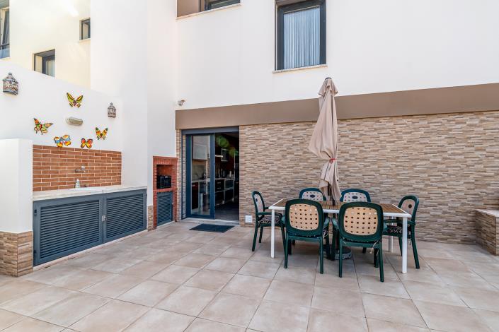 Image No.15-3 Bed House for sale