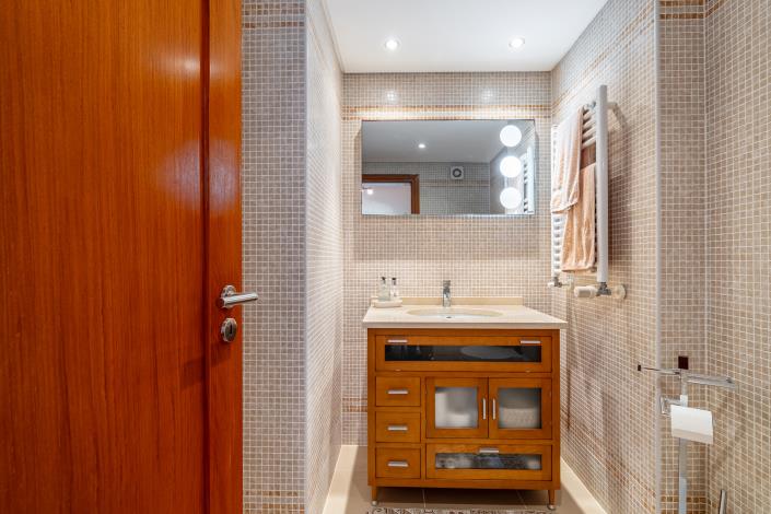 Image No.17-3 Bed House for sale