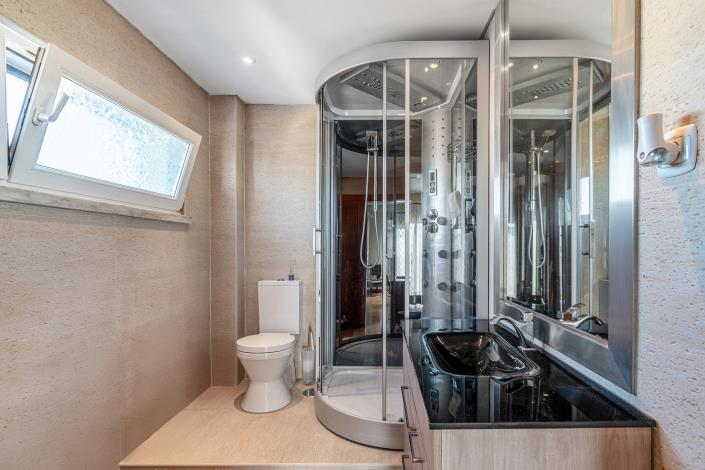 Image No.25-3 Bed House for sale