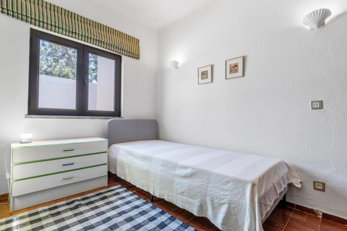 Image No.24-6 Bed House for sale