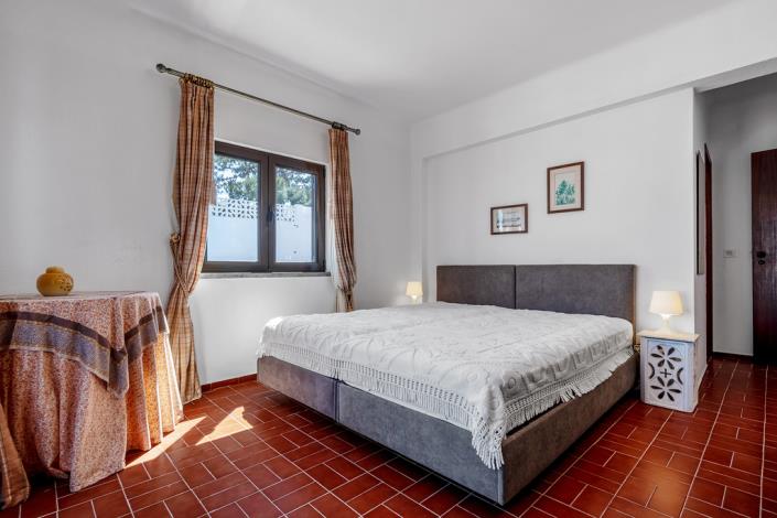 Image No.26-6 Bed House for sale