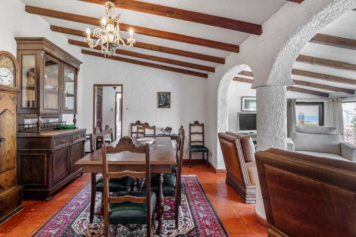 Image No.28-6 Bed House for sale