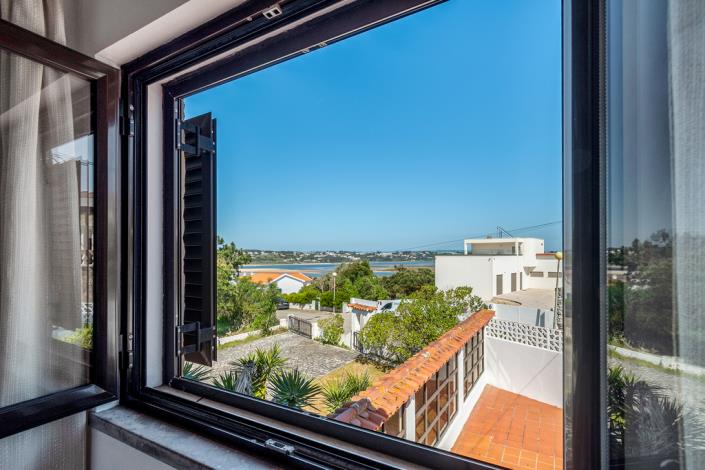 Image No.19-6 Bed House for sale