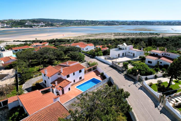 Image No.13-6 Bed House for sale