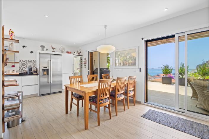 Image No.20-4 Bed Apartment for sale