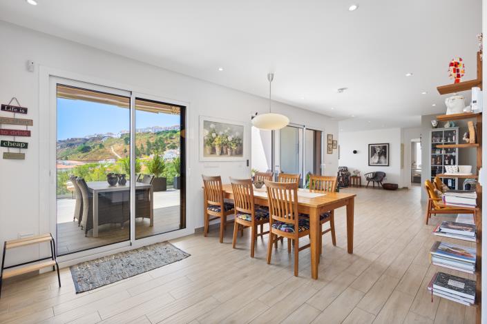 Image No.19-4 Bed Apartment for sale