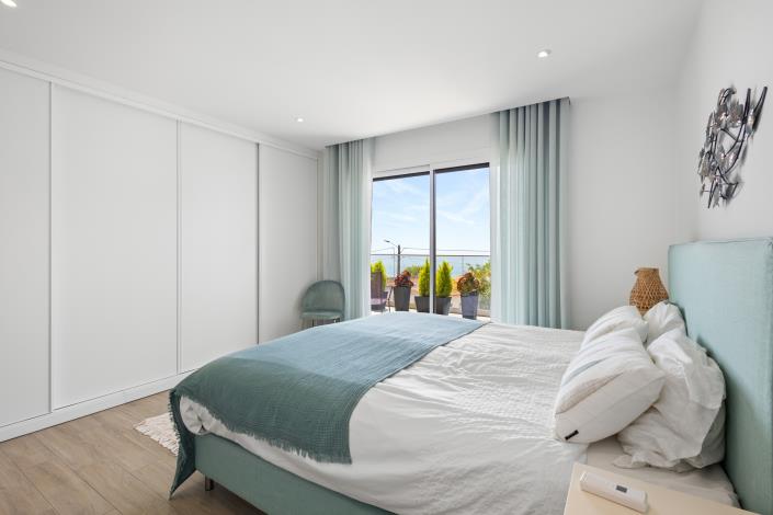 Image No.24-4 Bed Apartment for sale