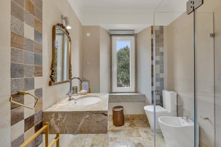 Image No.18-6 Bed Country House for sale