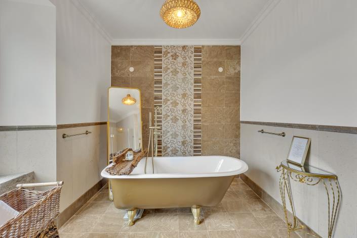 Image No.20-6 Bed Country House for sale