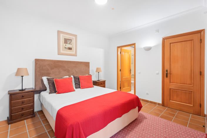 Image No.20-3 Bed Apartment for sale