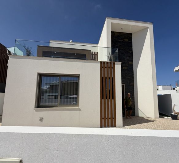 Image No.2-4 Bed Villa for sale