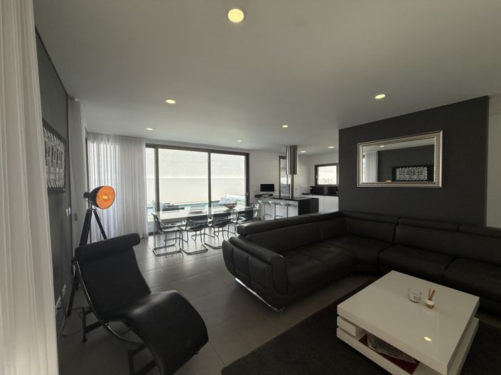 Image No.5-4 Bed Villa for sale