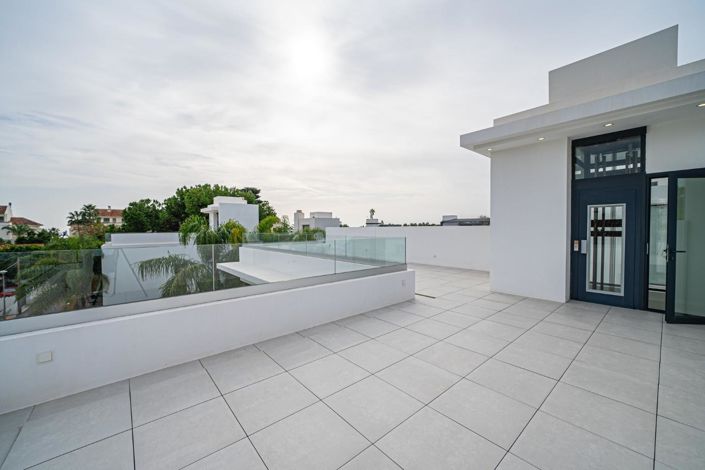 Image No.16-4 Bed Property for sale