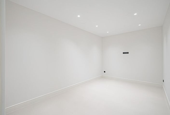 Image No.27-4 Bed Property for sale