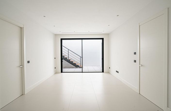 Image No.29-4 Bed Property for sale