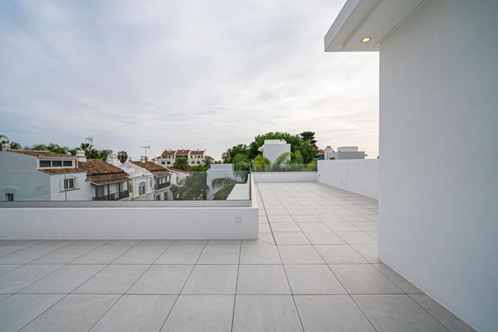 Image No.31-4 Bed Property for sale