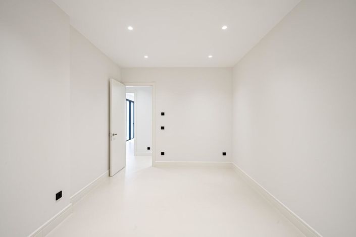 Image No.39-4 Bed Property for sale