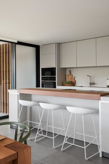 Image No.12-2 Bed Property for sale