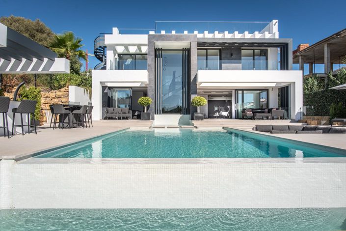 Image No.1-6 Bed Property for sale