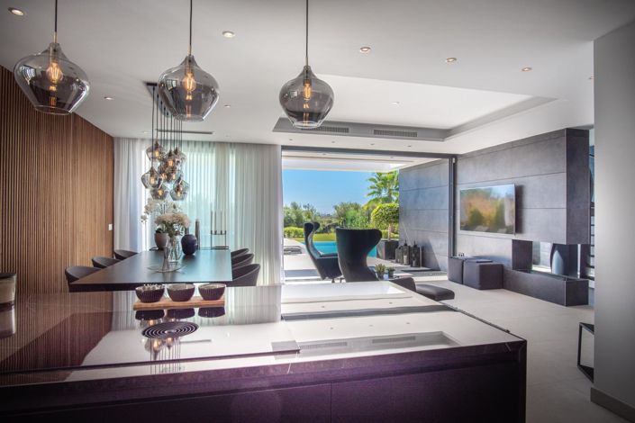 Image No.11-6 Bed Property for sale