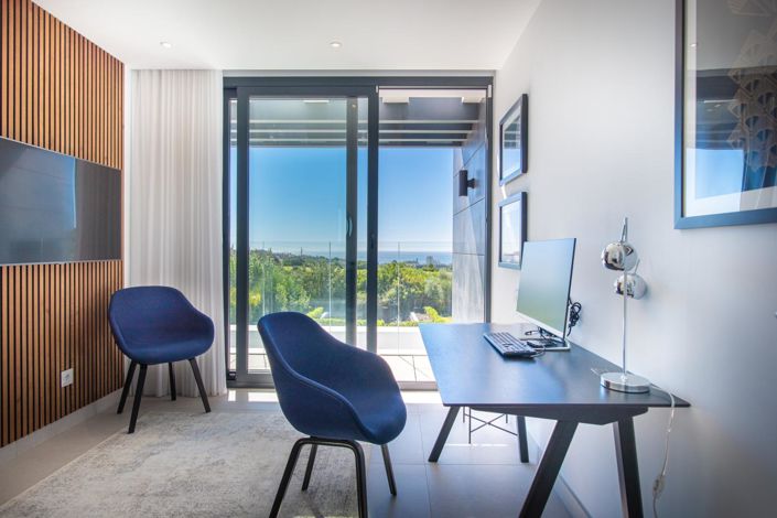 Image No.15-6 Bed Property for sale