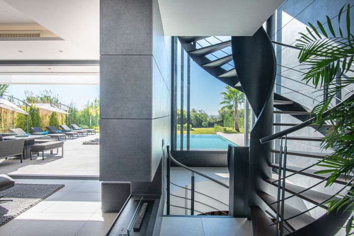 Image No.16-6 Bed Property for sale