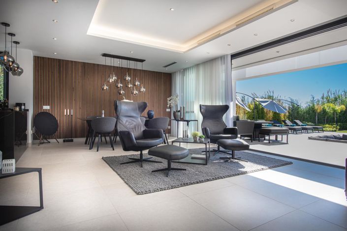 Image No.17-6 Bed Property for sale