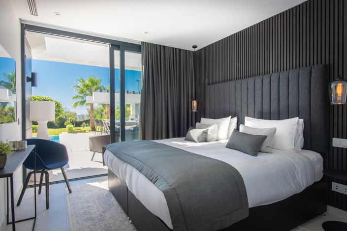 Image No.18-6 Bed Property for sale