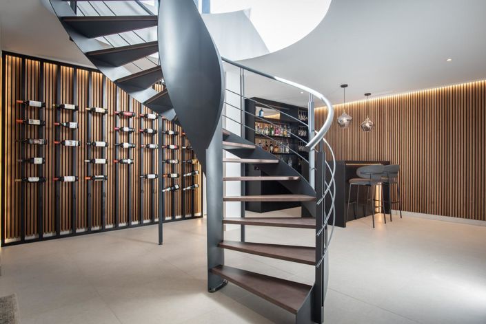 Image No.21-6 Bed Property for sale