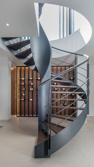 Image No.25-6 Bed Property for sale