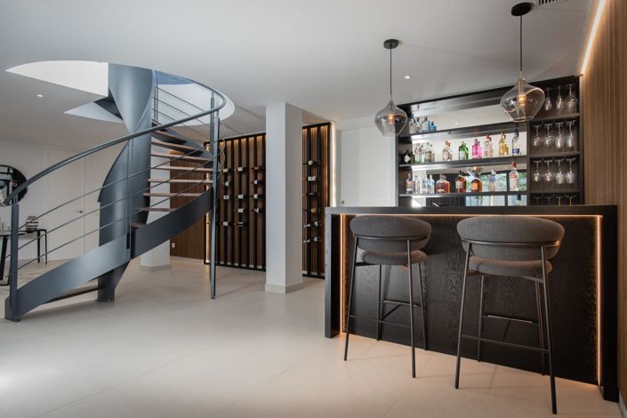 Image No.26-6 Bed Property for sale