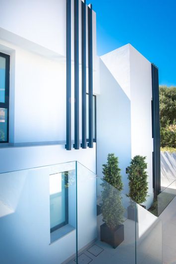 Image No.8-6 Bed Property for sale